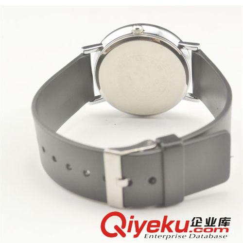 供應(yīng)常年暢銷經(jīng)典數(shù)字刻度款男士皮帶手表批發(fā) 禮品手表批發(fā)原始圖片3