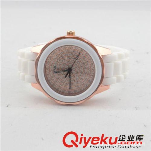 供應(yīng)時尚潮流硅膠手表批發(fā)禮品表批發(fā)淘寶貨源