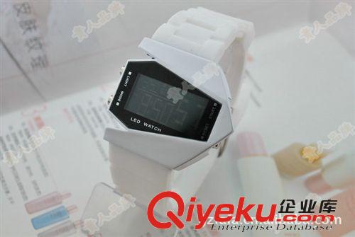 供應(yīng)創(chuàng)意時尚精致LED手表批發(fā) 電子廠家直銷廠家一手貨源