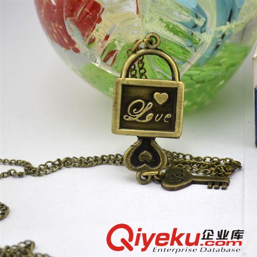 供應流行復古時尚青古銅鑰匙鎖項鏈懷表批發(fā)學生卡通石英手表廠家原始圖片2