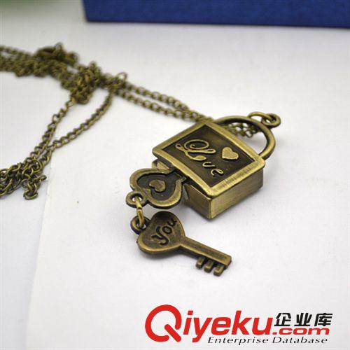 供應流行復古時尚青古銅鑰匙鎖項鏈懷表批發(fā)學生卡通石英手表廠家原始圖片3