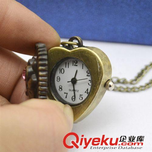開(kāi)蓋式心形鑲鉆KT貓頭復(fù)古懷表長(zhǎng)項(xiàng)鏈批發(fā)/女士復(fù)古飾品批發(fā)原始圖片3
