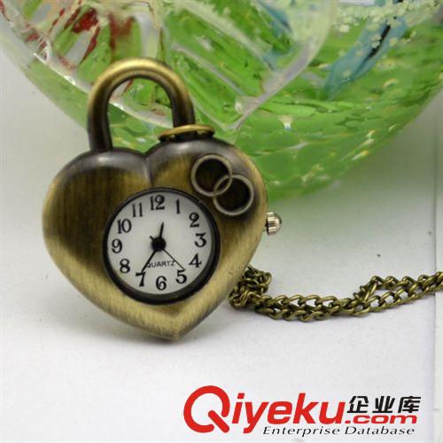 歐美熱銷 骷髏頭個性時尚掛鏈表 兒童禮品手表 廠家直銷批發(fā)