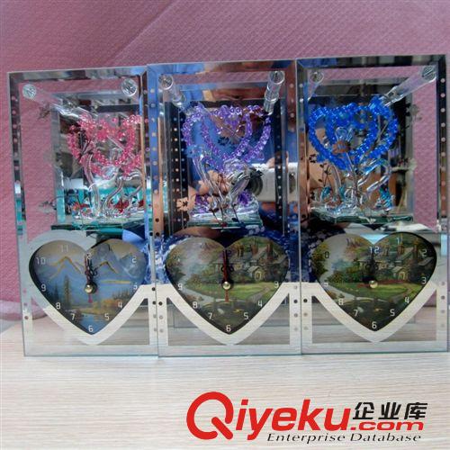 X-260天鵝之戀一箭穿心鬧鐘擺件 玻璃居家裝飾禮品 情人節(jié)禮物原始圖片3