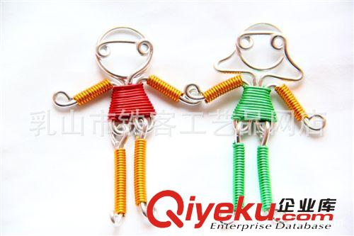 純手編鋁線小人掛件情侶鑰匙扣創(chuàng)意鐵絲線單車工藝品定做鐵藝批發(fā)