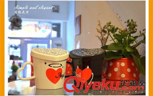 混批貨源 廠家直銷(xiāo)時(shí)尚創(chuàng)意禮品小號(hào)塑料牛奶飲料桃心帶蓋對(duì)杯