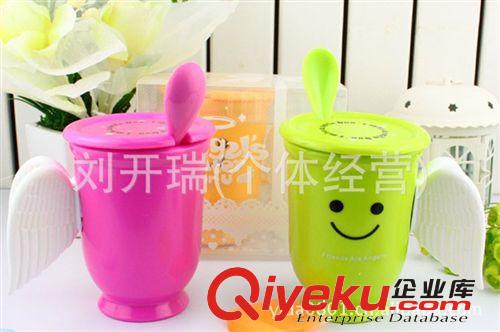 廠家供應(yīng) 時(shí)尚創(chuàng)意禮品天使塑料水杯 帶勺子 卡通隨手杯子 963原始圖片2