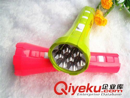 廠家直銷(xiāo)日月龍SMD-3078LED充電手電筒，優(yōu)雅格調(diào)，外觀精明