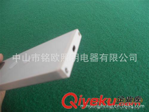 zp出口認(rèn)證櫥柜燈 衣柜感應(yīng)燈 門碰感應(yīng)衣柜燈原始圖片2
