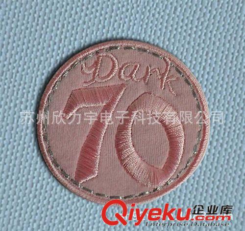 圍巾沖孔、貼布繡裁剪、熱轉(zhuǎn)印貼切割原始圖片2