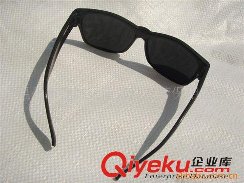 批發(fā) 防護(hù)眼鏡 電焊眼鏡 護(hù)目鏡 電焊墨鏡 防護(hù)鏡 防塵墨鏡 黑色原始圖片2