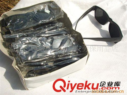 批發(fā) 防護(hù)眼鏡 電焊眼鏡 護(hù)目鏡 電焊墨鏡 防護(hù)鏡 防塵墨鏡 黑色原始圖片3