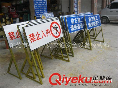 專業(yè)加工定做各種道路施工標(biāo)志牌 前方施工車輛慢行標(biāo)志牌