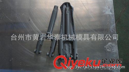 供應華泰塑機及其輔助設備