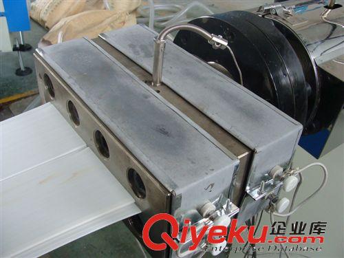 塑料小型材生產線 工作臺 塑料擠出機 塑鋼型材生產線 片材生產線原始圖片2