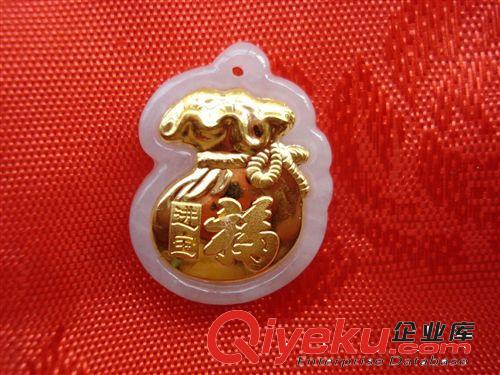 金鑲玉廠家 批發(fā)約19*15MMtr翡翠玉石金鑲玉 金鎖佛保平安項(xiàng)墜