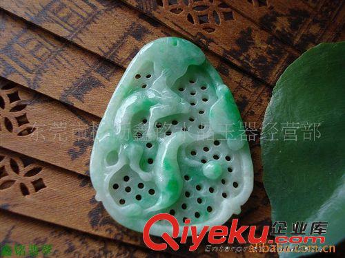 天然A貨緬甸玉帶綠翡翠草龍掛件,手工細(xì)雕，送證書原始圖片3