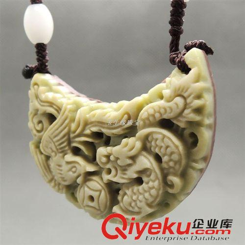 tr紫袍玉月牙形龍鳳吊墜 貴州紫袍玉批發(fā) 玉生緣玉器批發(fā)網(wǎng)