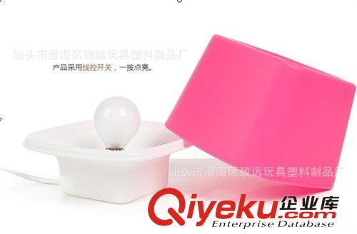 廠家直銷 婦女節(jié)禮品 三八 方形蘑菇塑料臺燈 精致方樂小臺燈