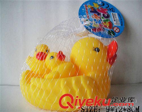 搪塑子母鴨帶二只小鴨 寶寶洗澡必備 沐浴玩具 動(dòng)物玩具 戲水玩具原始圖片2
