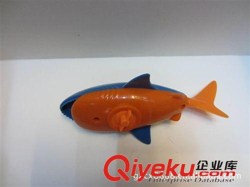 單個(gè)裝　上發(fā)條游水沙魚(yú)　玩水沖涼玩具　ＢＢ喜愛(ài)的玩具