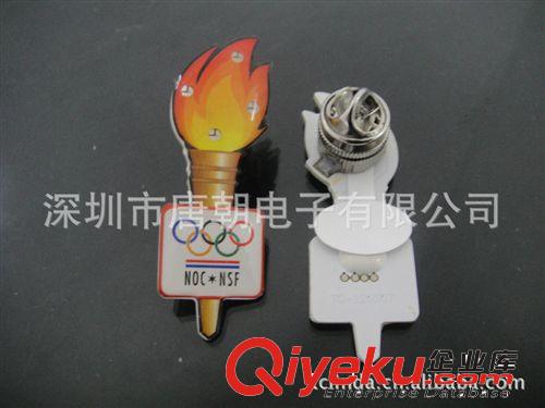閃光磁力扣 閃光胸針 火炬發(fā)光胸章 LED發(fā)光飾品混款廠家批發(fā)原始圖片2