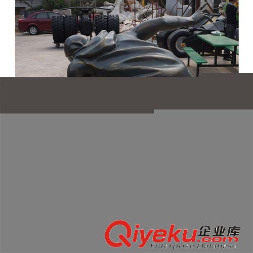 深圳玻璃鋼制品，市政人物雕塑，廣場(chǎng)布景雕塑，滑板男孩造型雕塑原始圖片3