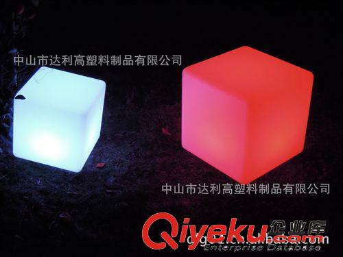 供應LED立方體、 LED方形燈、發(fā)光方家具、滾塑燈系列原始圖片2