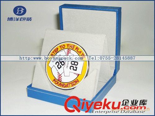 深圳廠家供應(yīng)翻蓋徽章絨布盒 量大從優(yōu)