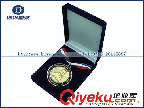 深圳廠家供應(yīng)翻蓋徽章絨布盒 量大從優(yōu)