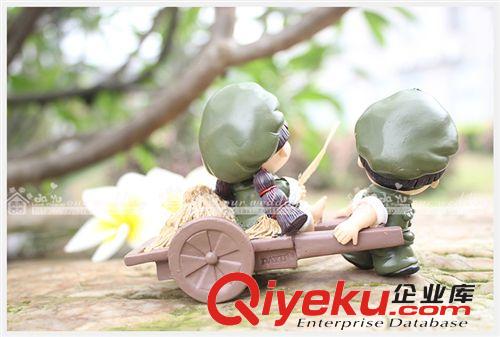 大禹家喜樹(shù)脂工藝品革命愛(ài)情小兵創(chuàng)意婚慶禮品情侶娃娃擺件9349原始圖片3