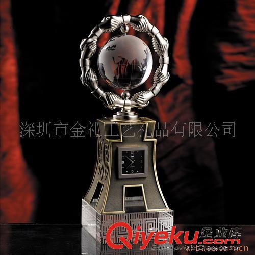 《供應》直銷水晶與金屬的wm結合呈現gd商業合作握手水晶獎杯原始圖片2