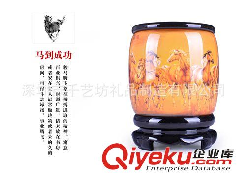 水墨彩八駿圖筆筒馬 創(chuàng)意實(shí)用禮品 商務(wù)禮品 工藝品定制紀(jì)念品