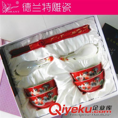 德蘭特浮雕琺瑯彩個性創(chuàng)意陶瓷 四人碗組婚慶禮品 套裝 紅釉荷花原始圖片2