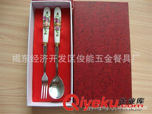 供應(yīng)gd陶瓷柄不銹鋼餐具婚慶禮品餐具