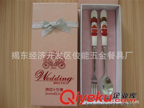 供應(yīng)gd陶瓷柄不銹鋼餐具婚慶禮品餐具