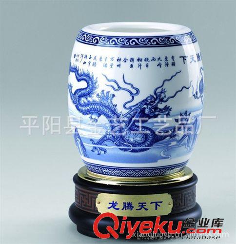 供應(yīng)青花瓷旋轉(zhuǎn)筆筒，可以定制圖案廠家直銷(xiāo)，陶瓷青花筆筒，原始圖片3
