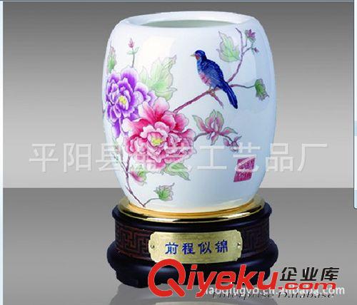 廠家直銷陶瓷工藝品，玉瓷筆筒，青花瓷筆筒，景泰藍(lán)筆筒