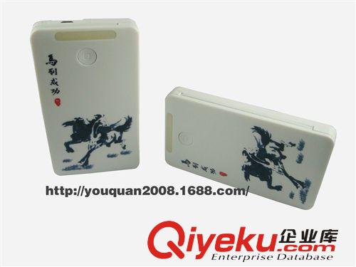 廠家批發(fā) 青花移動(dòng)電源 機(jī)線一體移動(dòng)電源 手機(jī)充電寶原始圖片2