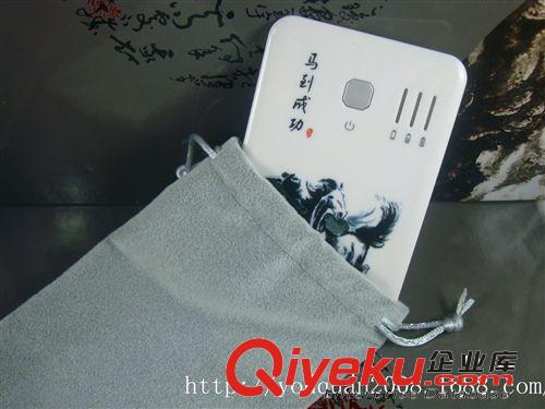 馬到成功移動電源 廠家直銷 青花瓷禮品 移動電源 可定制企業(yè)LOGO原始圖片2