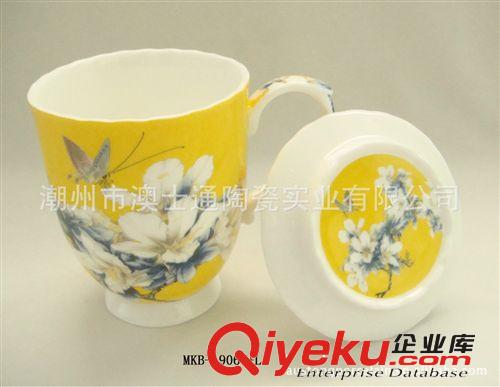 容量513CC有蓋馬克杯，高溫釉雕白玉瓷，以花為主題，高雅大方