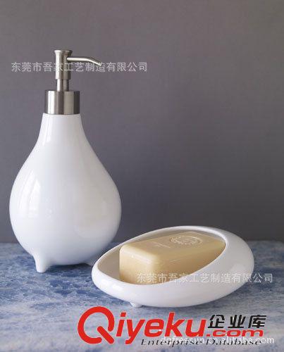 足球運(yùn)動(dòng)禮品，小豬陶瓷禮品，球隊(duì)紀(jì)念品，吉祥物，文化禮品