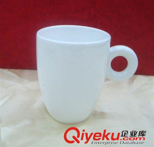 骨瓷白杯，禮品杯，禮品促銷(xiāo)杯 直身款 足球可旋轉(zhuǎn) 可定做