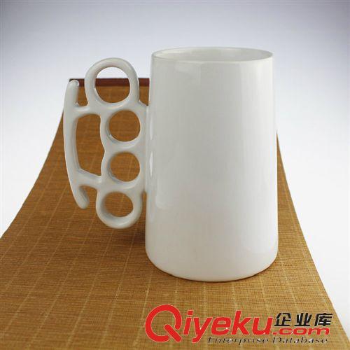 創(chuàng)意陶瓷水杯 大號(hào)啤酒杯 拳擊手握杯 廠(chǎng)家直銷(xiāo) tj甩賣(mài)