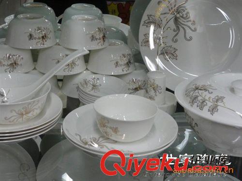 河北唐山46件中餐具，gd骨質(zhì)瓷禮品餐具，實(shí)用暢銷(xiāo)禮品餐具