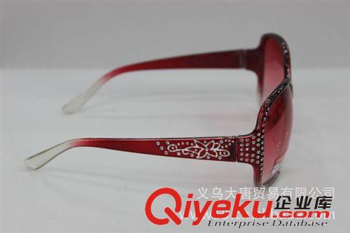廠家全年供應(yīng)時尚男女太陽眼鏡情侶眼鏡外貿(mào)太陽眼鏡批發(fā)原始圖片3