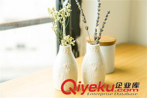 37度 zakka 白色愛心浮雕陶瓷小花瓶  現(xiàn)代簡約歐式花器原始圖片3