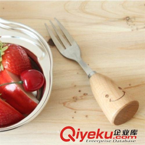 【爆款】創(chuàng)意zakka笑臉木柄不銹鋼勺 創(chuàng)意家居 韓式優(yōu)質(zhì)禮品餐具