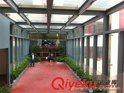 深圳金滿華專業(yè)提供不銹鋼天橋護(hù)欄廠家特價(jià)供應(yīng)