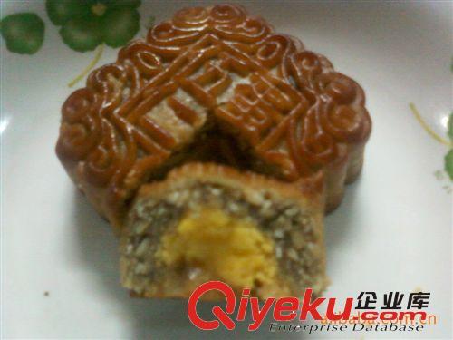 特色广式中秋月饼批发、秘制叉烧伍仁蛋黄月饼（好吃停不了口）、